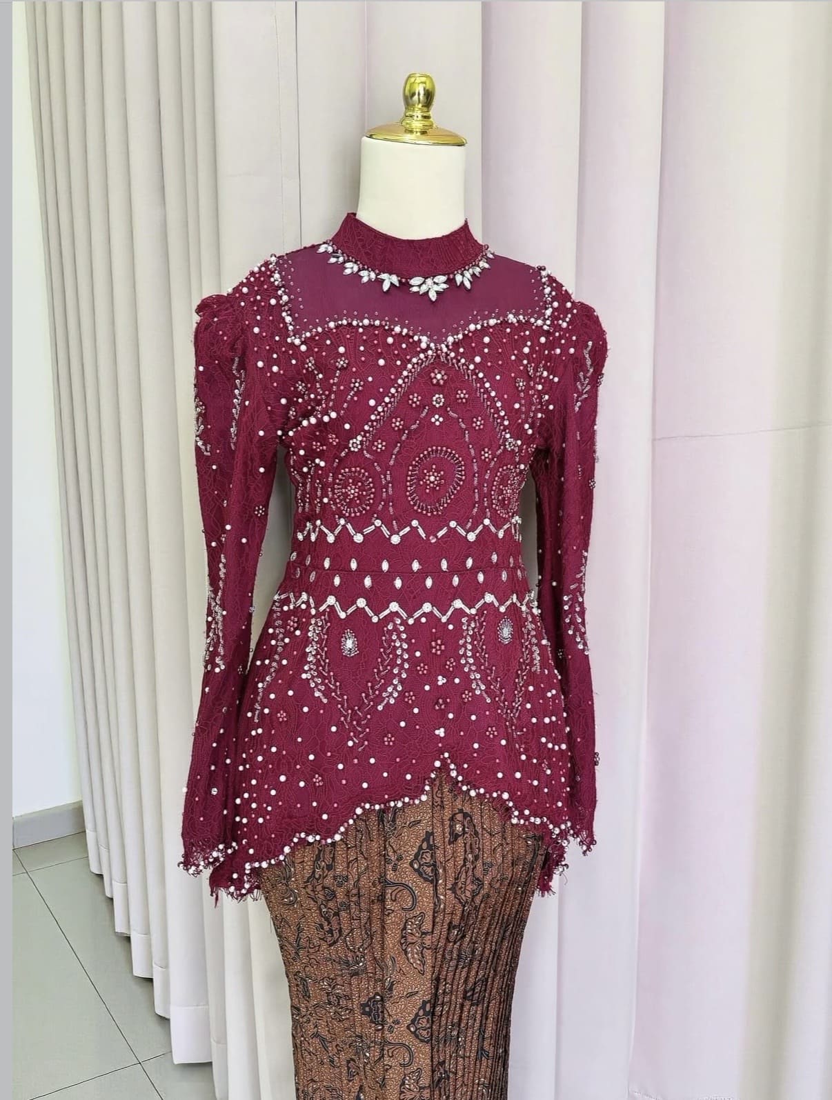 Sera Maroon in Maroon