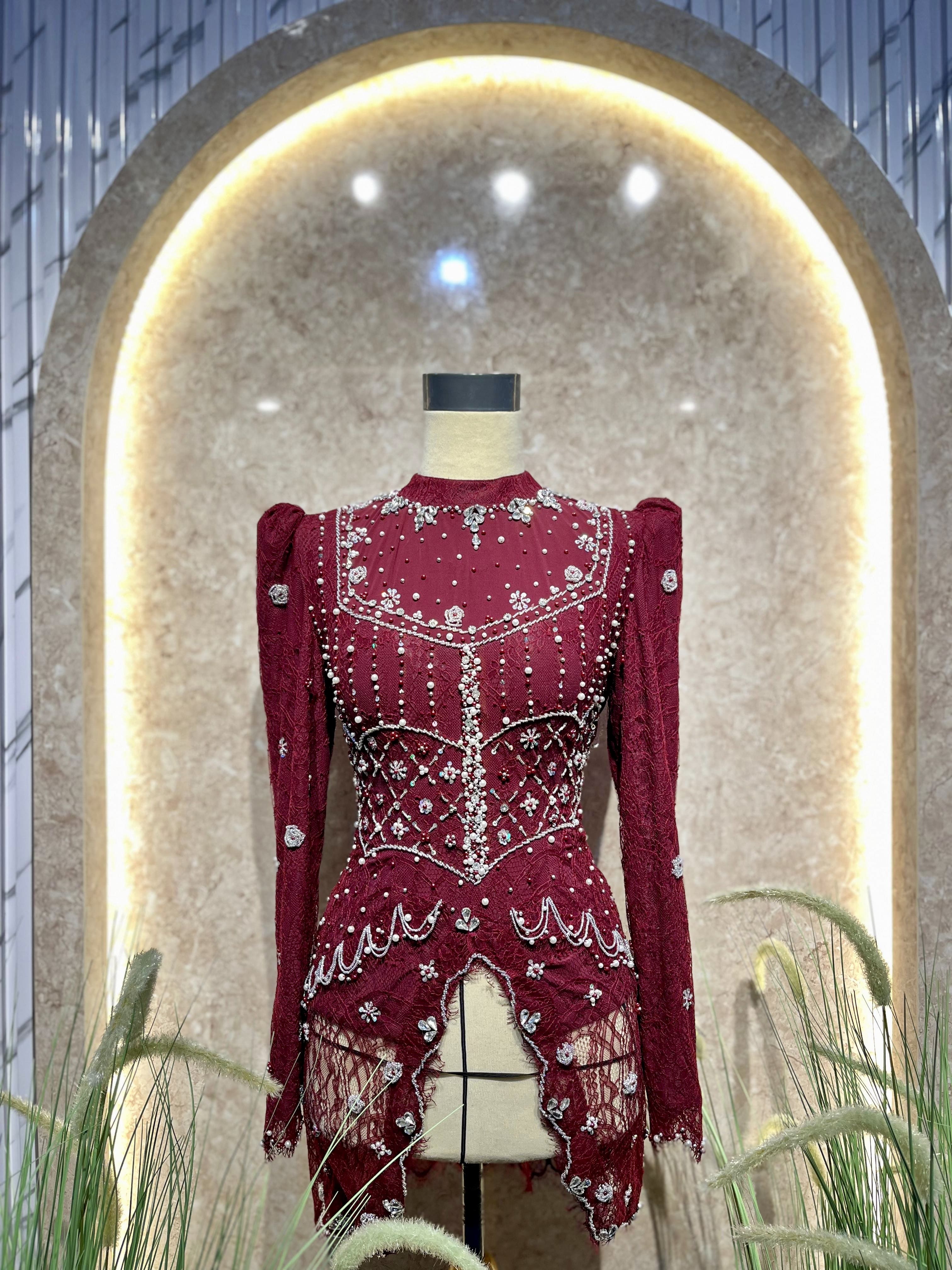 Viera Maroon in Maroon
